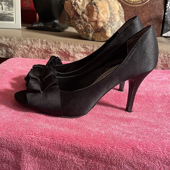 Heels - Picture 2 of 10